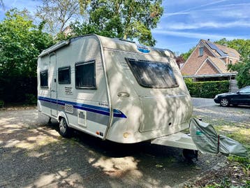 Hobby 450 UF De Luxe Easy 2003 | ZGAN