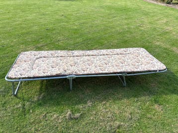 Handige opklapbare stretcher - logeerbed - ligbed