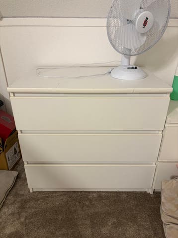 Gratis IKEA kast, tafel en ladekast niet nieuwste maar prima