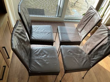 Gratis 4 lederen eetkamerstoelen