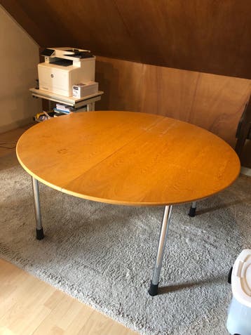 Ronde eettafel met metalen poten