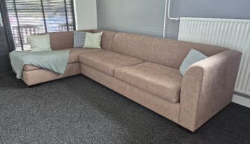Comfortabele beige hoekbank