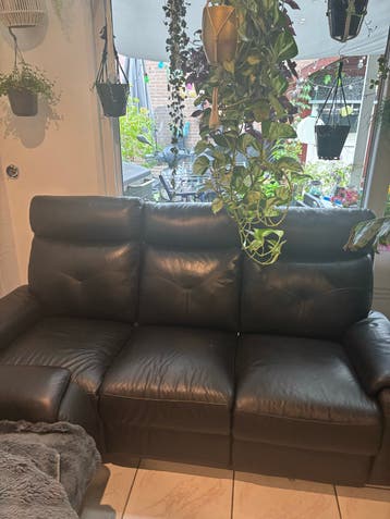 GRATIS: 2 leren fauteuils - Gebruikt maar in goede staat