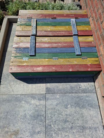 Zandbak 100x100x21cm - Gebruikt, kan nog een ronde mee