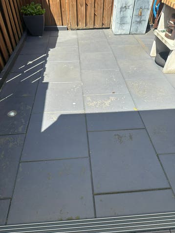 GRATIS op te halen tuintegels incl. Ledtegellamp / Tuinhuis