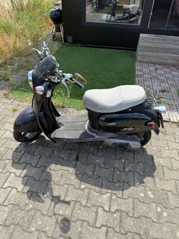 Gratis: Keeway Milan scooter (met kenteken, motor loopt)
