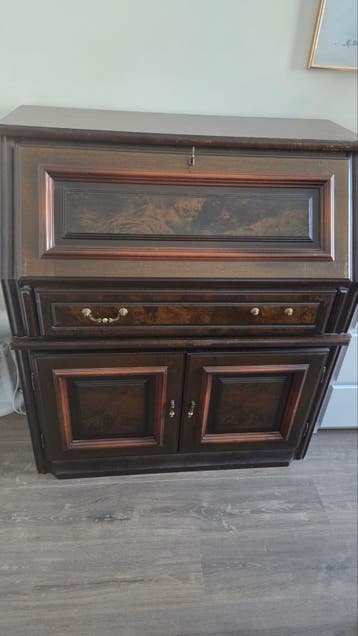 Secretaire met leren stoelen GRATIS
