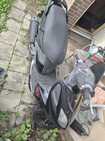 Kymco super 8 scooter