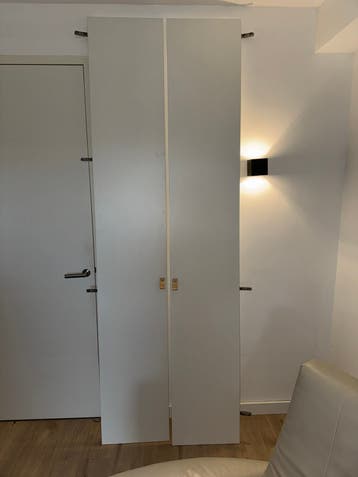 2 witte kastdeuren extra hoog