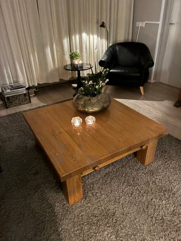 Licht eiken salontafel met lade