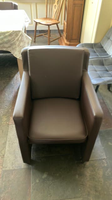 5 leren stoelen (gratis af te halen)