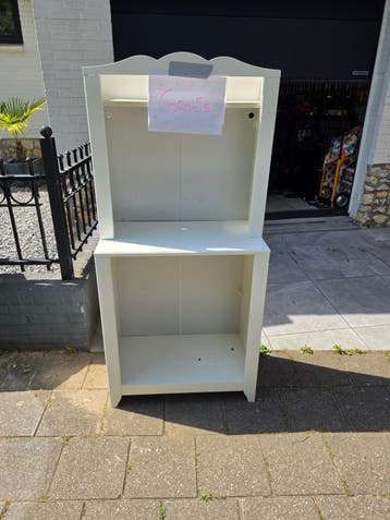 Gratis: Wit houten kastje met twee niveaus