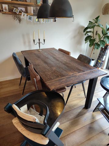 Robuuste eettafel gratis ophalen zsm