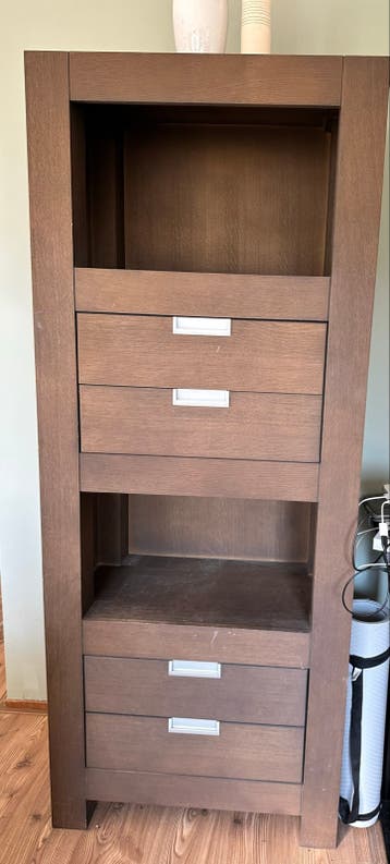 Houten TV-meubel en bijpassende kast met lades