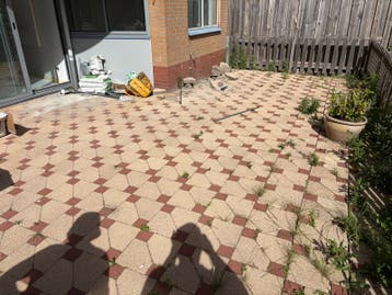 VANDAAG OPHALEN Gebruikte terrastegels, rood/beige patroon,