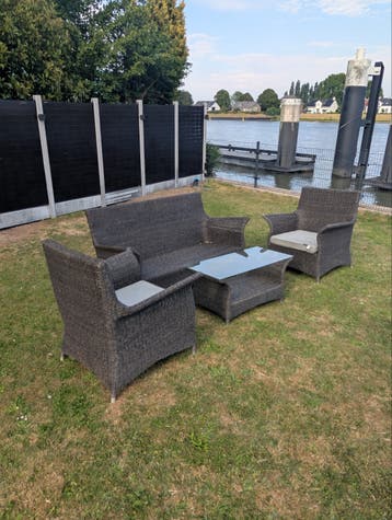 Loungeset met bank, stoelen en loungebed (hoezen vervangen)