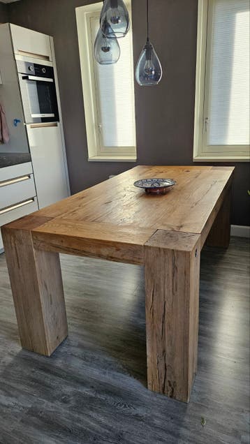 Massief houten tafel