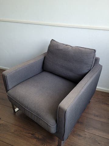 Comfortabele grijze fauteuil, gratis