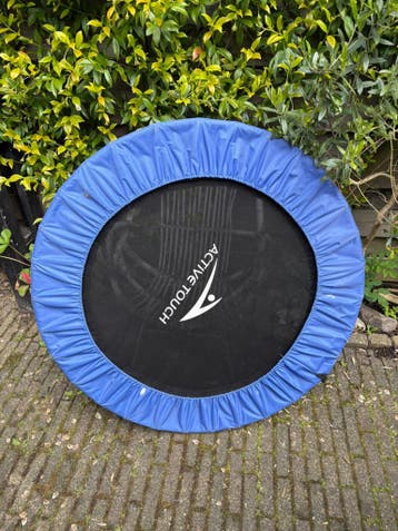Kleine trampoline met 6 pootjes