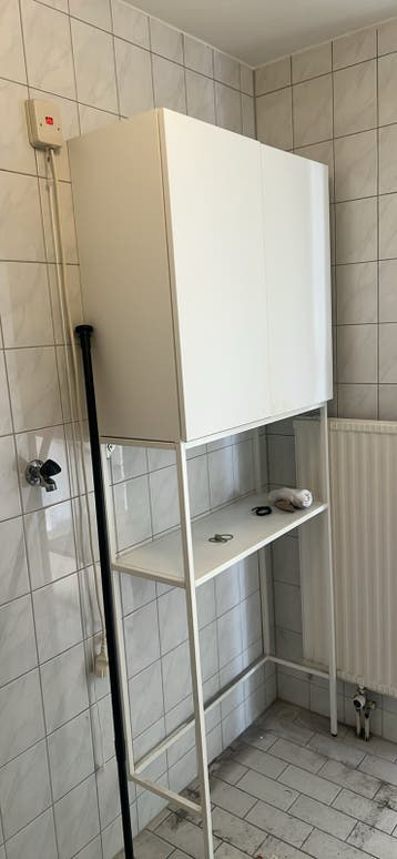 Witte badkamerkast mag weg voor 30 euro ivm verhuzien!!