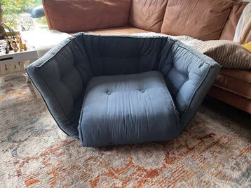 Comfortabele blauwe futonstoel/slaapbank