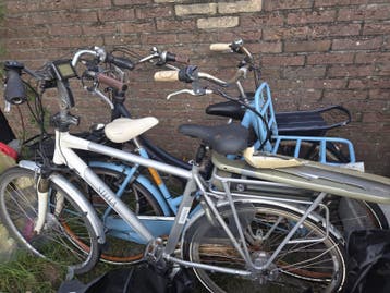 Twee gebruikte fietsen - Stella en ander merk