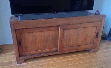 Houten tv-meubel met schuifdeuren
