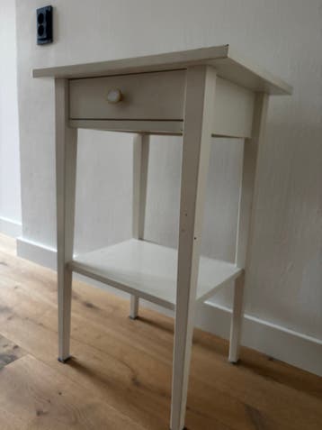 Gratis Nachtkastje/ bijzettafel met lade