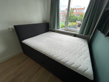 Luxe boxspring nauwelijks gebruikt 160x200