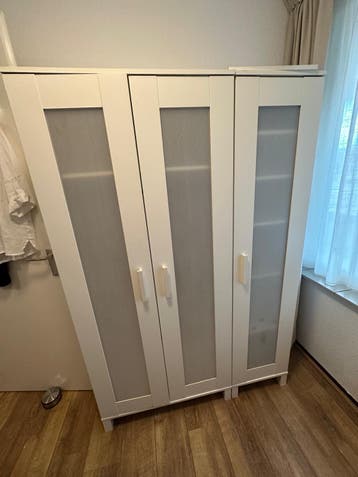 Gratis Kledingkast met Hang- en Leggedeelte