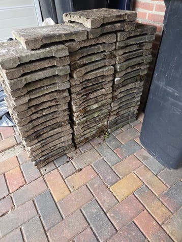 Gebruikte stoeptegels voor tuin of pad