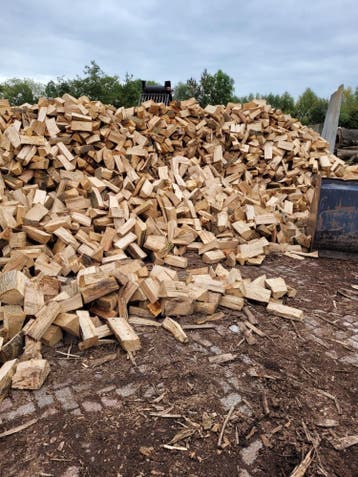 Gratis ophalen: Grote partij gekloofd brandhout