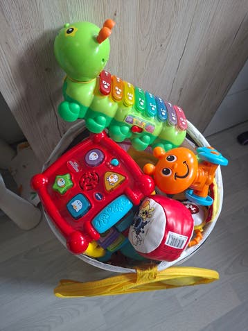GRATIS speelgoedmand met babyspeelgoed
