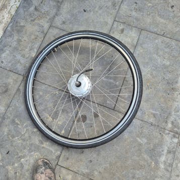 Voorwiel met motor elektrische fiets 28 inch