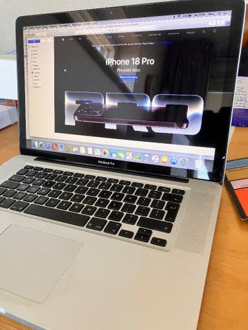 MacBook Pro 5,4 (medio 2009) met accessoires