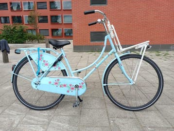 Cute Girls Cycle