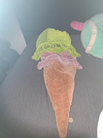 Opzoek naar .Leuk ijshoorntje kussen/knuffel