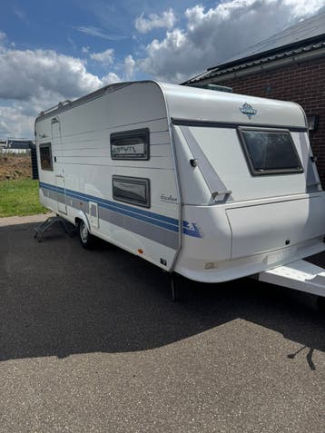 Hobby Excellent easy caravan 2001 6 persoons met stapelbed