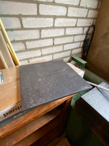 Restant grijs/zwarte tegels 30x30