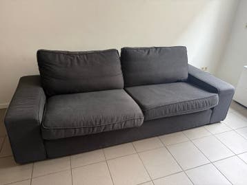 Comfortabele grijze tweepersoonsbank