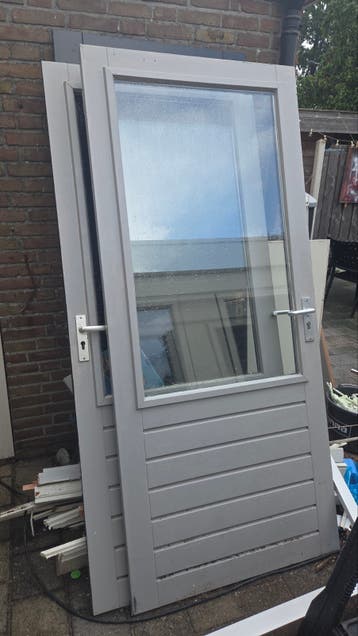 GRATIS 2 stuks buitendeur met glas