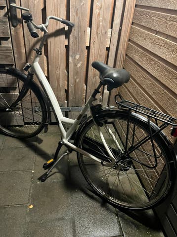 Dames fiets met slot en verlichting