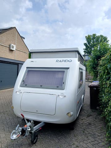Rapido Club caravan met complete inboedel en voortenten