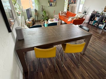 GRATIS OPHALEN: Eettafel + 5 (leren) stoelen