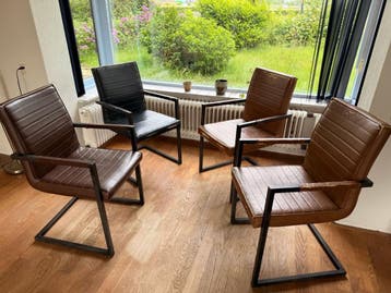 GRATIS set van 4 industriële eetkamerstoelen