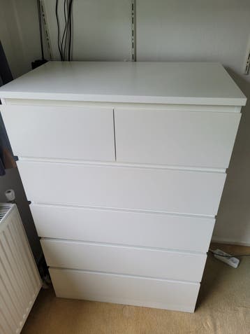 Ikea kast met lichte gebruikssporen - opruiming
