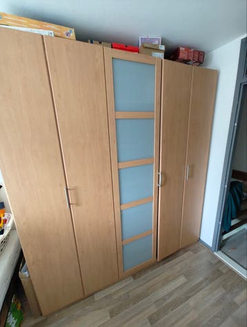 Grote kledingkast