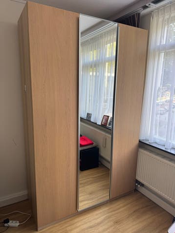 IKEA Kledingkast met spiegel, lades en verlichting