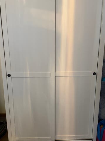 Witte kledingkast met schuifdeuren IKEA