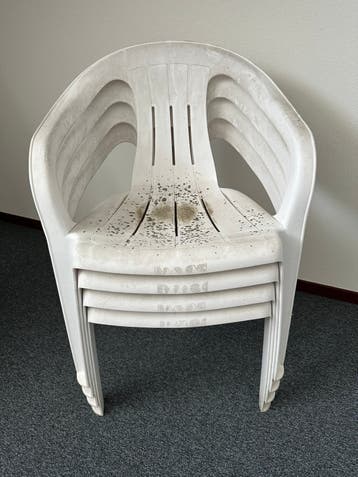 4 tuinstoelen GRATIS af te halen